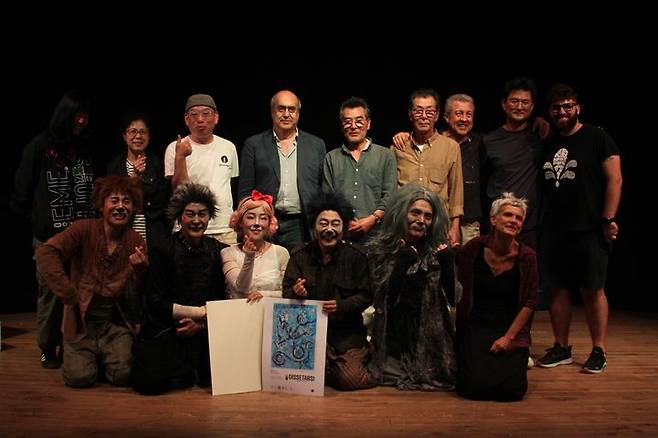 [통영=뉴시스] 신정철 기자= 경남 통영시 소재 극단 벅수골은 이탈리아 ‘셀레연극축제 SELE TEATRO FEST’에서 ‘음악극 블루도그스’를 공연, 최고작품상(대상)과 관객상을 수상했다고 13일 밝혔다.(사진=국단 벅수골 제공).2023.09.13. photo@newsis.com *재판매 및 DB 금지