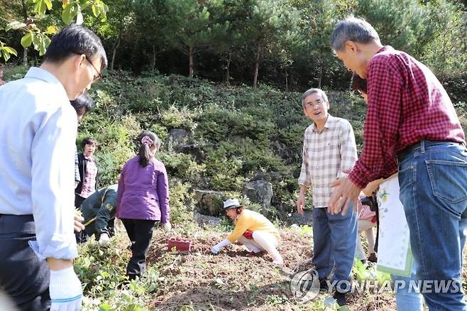 태초 먹거리 학교에서 이계호 박사와 수강생들 [본인 제공]