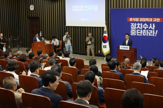 박광온 더불어민주당 원내대표가 14일 국회에서 열린 의원총회에서 발언을 하고 있다.(사진=연합뉴스)