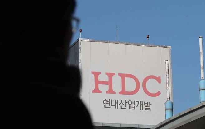 서울 용산구 HDC현대산업개발 본사 옥외 간판./뉴스1