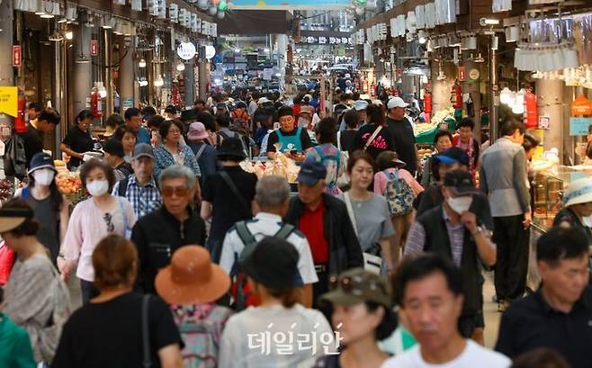 서울 동대문구 청량리종합시장이 손님들로 붐비고 있다. ⓒ뉴시스