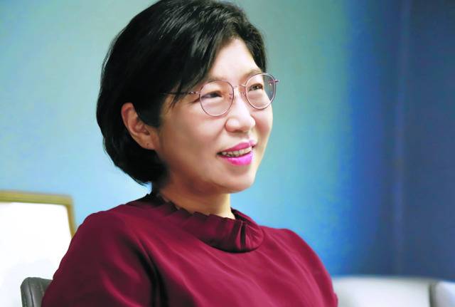 정지아 작가는 고향인 전남 구례군 지리산 아래 마을에서 어머니를 돌보며 글을 쓴다. 구례에서 쓴 장편소설 ‘아버지의 해방일지’가 베스트셀러가 되면서 50대 후반에 처음으로 유명 작가가 됐다. 마이디어북 제공