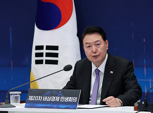 South Korean President Yoon Suk Yeol announces at the 20th emergency economic meeting on Sep. 13. [Photo by Yonhap]