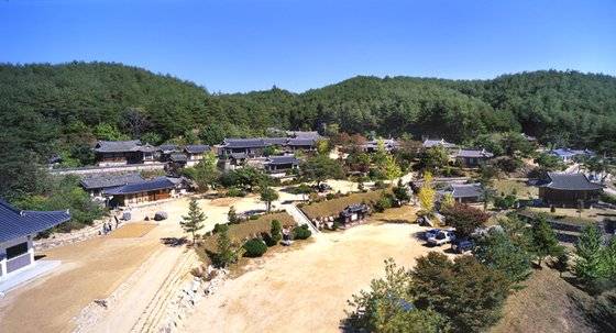 김유의 자손을 일컫는 ‘오천칠군자’에서 유래한 안동시 와룡면 오천리 군자마을. [사진 수운잡방연구원, 문화재청, 안동시, 중앙포토]