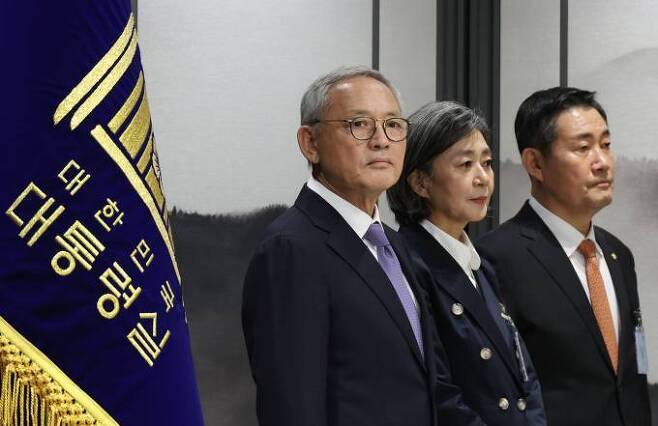 유인촌 문화체육관광부 장관 후보자(왼쪽부터)와 김행 여성가족부 장관 후보자, 신원식 국방부장관 후보자가 대통령실 2차 개각 브리핑에 참석했다. 연합뉴스