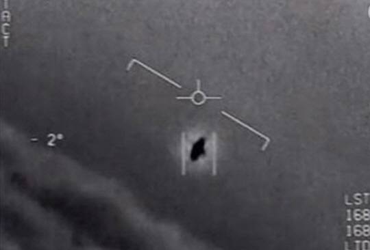 미 국방부가 2021년 공개한 UFO 추정 비행 물체 동영상.
