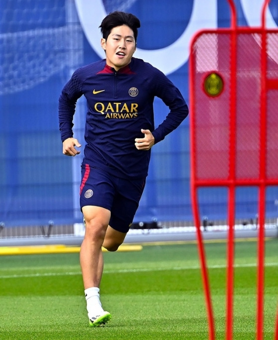 러닝 훈련 중인 이강인. /사진=PSG SNS