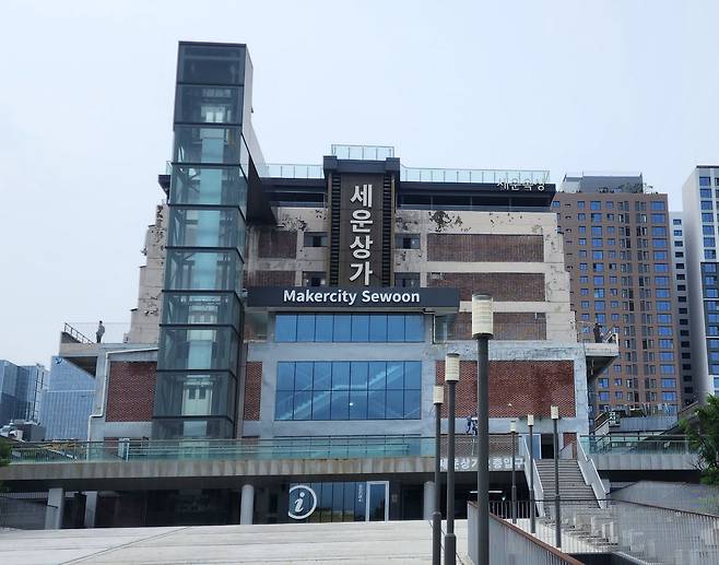 종묘 쪽에서 바라본 세운상가의 모습. /김미화 인턴기자(한동대 졸업)