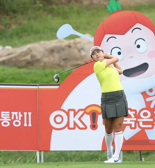 2023년 한국여자프로골프(KLPGA) 투어 OK금융그룹 읏맨 오픈에 출전한 김우정 프로가 1라운드에서 경기하는 모습이다. 사진제공=KLPGA
