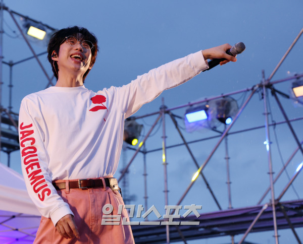 '제7회 대한민국 청년의 날 축제'가 16일 서울 영등포구 여의도공원에서 열렸다. 청년의 날 K팝 콘서트에서 십센치가 멋진 무대를 꾸미고 있다. 이번 ‘대한민국 청년의 날’ 축제는 (사)청년과 미래, 일간스포츠, 이코노미스트 공동 주최로 진행됐다. 김민규 기자 mgkim1@edaily.co.kr /2023.09.16/