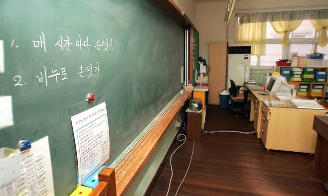 2005년 10월 서울 한 초등학교 학생들이 집단 세균성 이질 증상을 보여 휴교 조치가 권고되었다. ⓒ연합뉴스