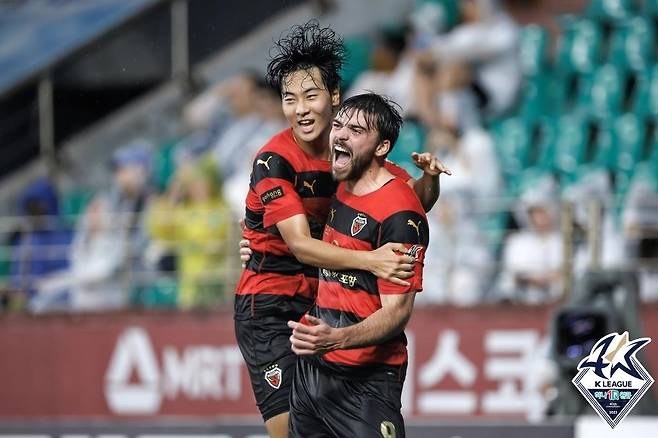 김준호와 골 자축하는 제카(오른쪽) [한국프로축구연맹 제공. 재판매 및 DB 금지]