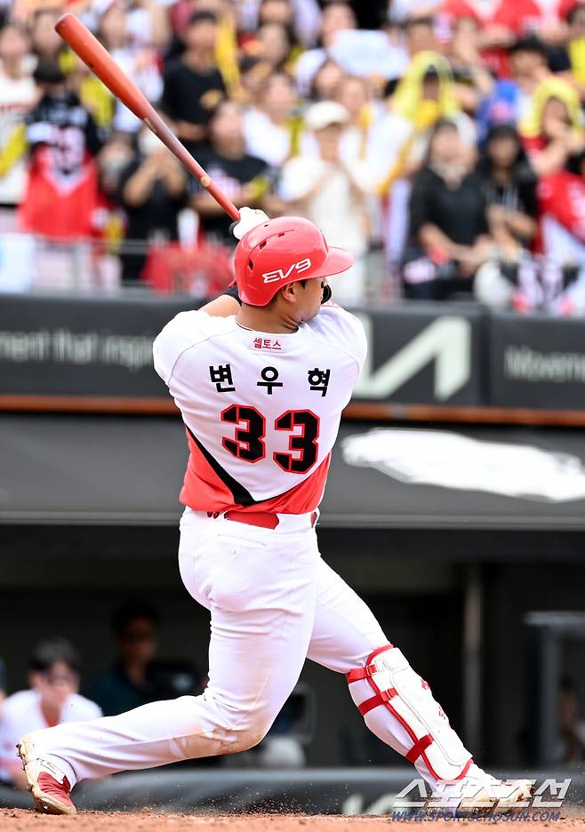 17일 광주KIA챔피언스필드에서 열린 두산과 KIA의 경기, 2회말 1사 1루 KIA 변우혁이 안타를 치고 있다. 광주=허상욱 기자wook@sportschosun.com/2023.09.17/