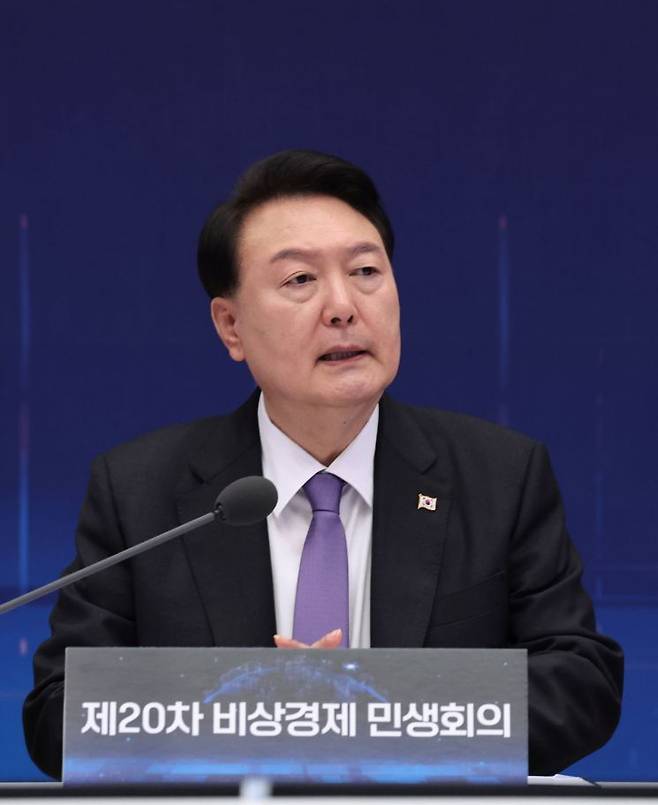 윤석열 대통령이 13일 청와대 영빈관에서 열린 제20차 비상경제민생회의 겸 대한민국 초거대 AI 도약 회의에서 발언하고 있다. [이미지출처=연합뉴스]