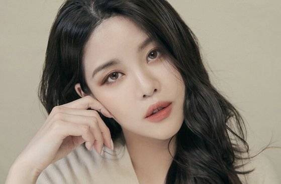 롬앤의 크리에이티브 디렉터이자 뷰티 블로거, 유튜버인 민새롬 씨. 사진 민새롬 인스타그램