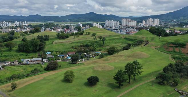 17일 경남 함안군 말이산 가야 고분군. [연합]