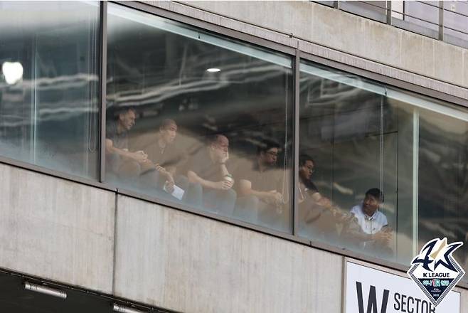 서울-광주전 관전하는 위르겐 클린스만 감독 [한국프로축구연맹 제공. 재판매 및 DB 금지