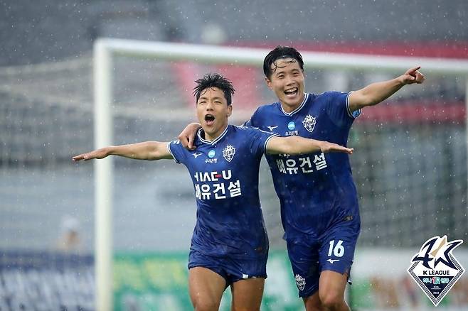 골세리머니를 펼치는 충남아산 선수들 [한국프로축구연맹 제공. 재판매 및 DB금지]