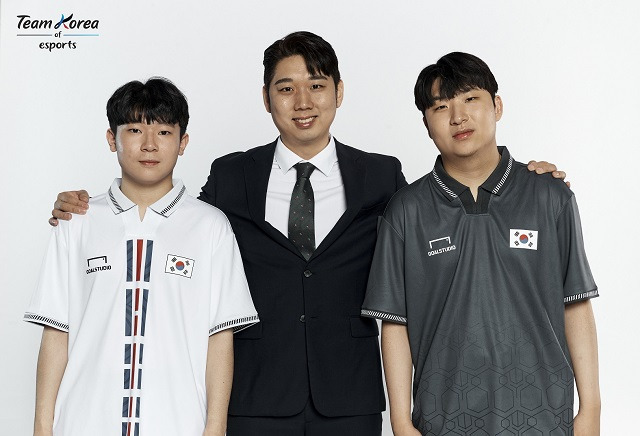 항저우 아시안게임 한국 국가대표팀. 왼쪽부터 박기영, 신보석 지도자, 곽준혁 /넥슨