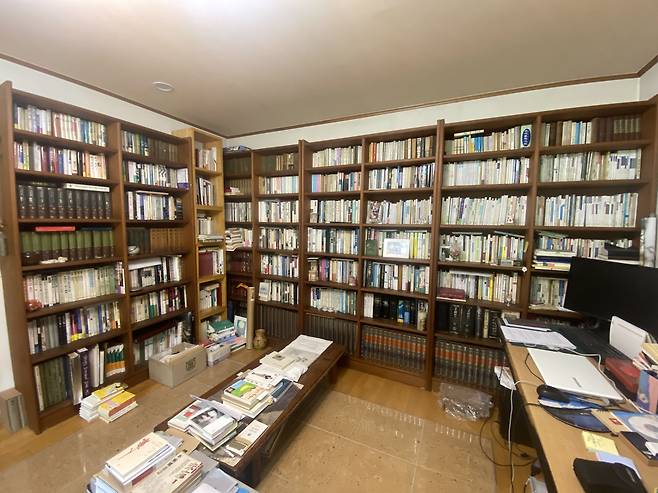 박완서가 생전에 지내던 구리시 아치울 서재 내부 모습