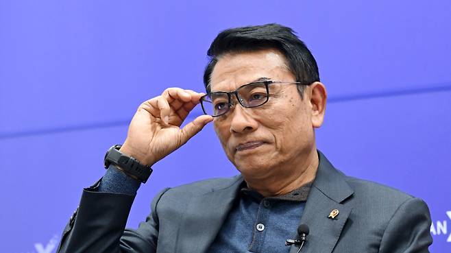 Moeldoko, Indonesia's Chief of Staff to the President interacts with The Korea Herald in Seoul at the Herald Corp. headquarters in central Seoul on Monday. (The Korea Herald)