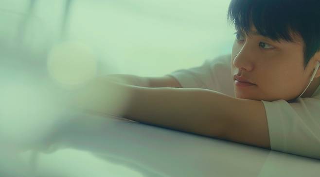 사진=디오 ‘Somebody’ 뮤직비디오, SM엔터테인먼트