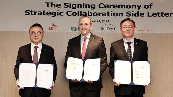 지난 4월 SK와 SK이노베이션, 한국수력원자력 등 국내 3사는 미국 테라파워 사와 SMR 협력 계약을 체결했다.
