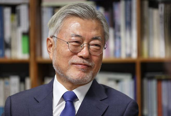 문재인 전 대통령이 지난 1월2일 경남 양산시 하북면 평산마을 사저에서 더불어민주당 이재명 대표를 면담하고 있다.(사진=더불어민주당 제공)