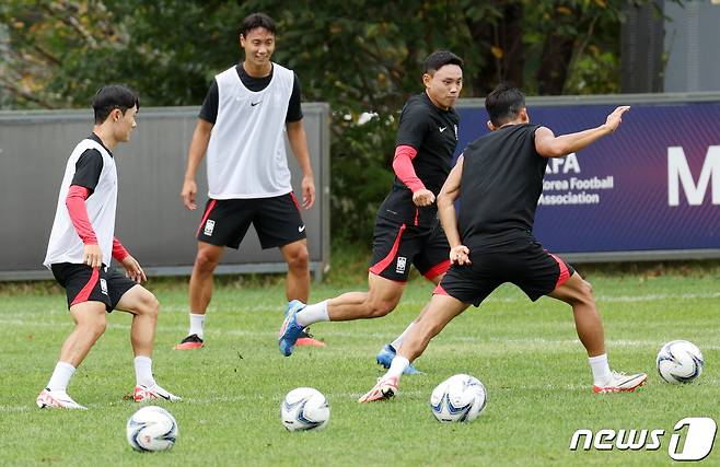 항저우 아시안게임 축구대표팀 엄원상(왼쪽부터), 백승호, 조영욱, 정우영/뉴스1 ⓒ News1 민경석 기자