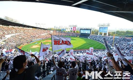 두산과 LG가 홈으로 사용한 잠실구장이 향후 돔구장 신축으로 철거될 전망이다. 사진=MK스포츠 DB