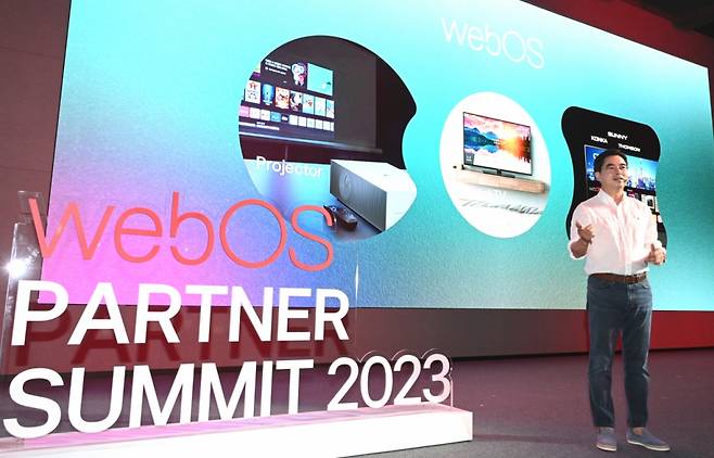 19일 서울 마곡 LG사이언스파크에서 열린 webOS 파트너 서밋(Partner Summit) 2023에서 LG전자 박형세 HE사업본부장(부사장)이 '미디어&엔터테인먼트 플랫폼 기업'으로의 전환을 강조하며 기조연설을 하고 있다./사진제공=LG전