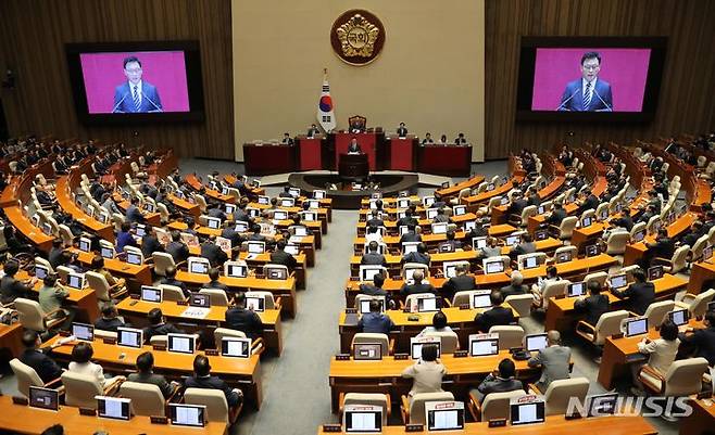 [서울=뉴시스] 고범준 기자 = 박광온 더불어민주당 원내대표가 18일 오전 서울 여의도 국회 본회의장에서 열린 제410회국회(정기회) 제6차 본회의에서 교섭단체 대표연설을 하고 있다. 2023.09.18. bjko@newsis.com