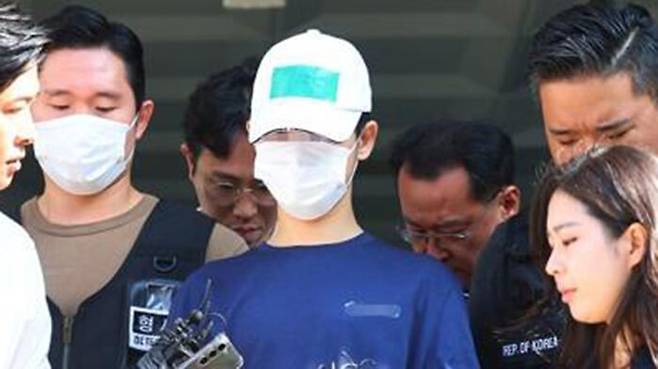 지난 7월 검찰에 송치되는 '스토킹 살해범'