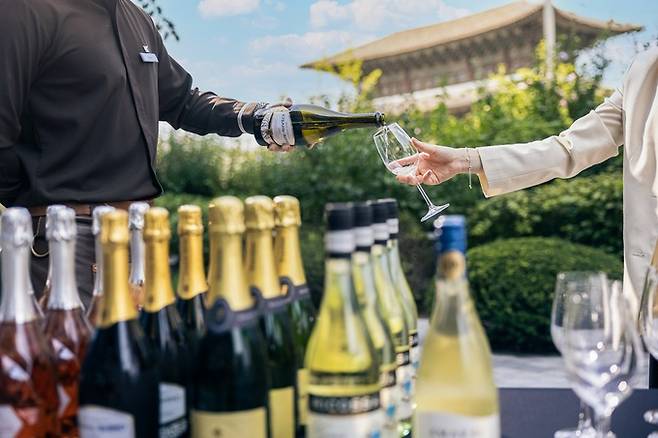 와인 앤 버스커.