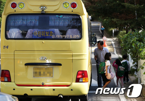 (수원=뉴스1) 진현권 기자 = 경기도가 어린이들의 안전한 통학환경 조성을 위해 내년부터 도내 병설유치원 및 해당 공립초등학교에 스쿨버스를 지원한다.(자료사진)ⓒ News1