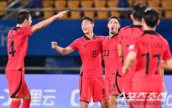 19일 오후 중국 진화스타디움에서 열린 항저우아시아게임 남자축구 조별예선 1차전 대한민국과 쿠웨이트의 경기. 프리킥으로 추가골을 터트린 백승호. 진화(중국)=송정헌 기자songs@sportschosun.com/2023.09.19/