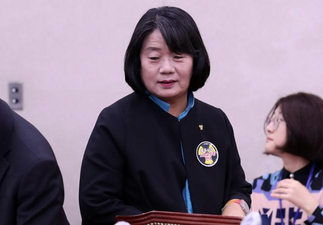 윤미향 무소속 의원이 15일 서울 영등포구 국회에서 열린 농림축산식품해양수산위원회 전체회의에 참석하고 있다. 뉴시스