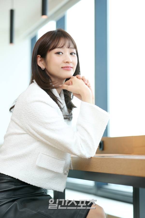 KBS 일일드라마 '내 눈에 콩깍지'에 출연한 배우 배누리가 28일 오후 서울 중구 KG타워에서 진행된 일간스포츠와의 인터뷰에 앞서 포즈를 취하고 있다. 서병수 기자 qudtn@edaily.co.kr /2023.03.28.