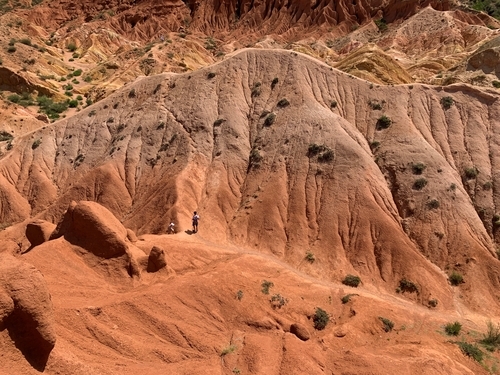 수천 년 동안 자연의 침식작용으로 형성된 사막 같은 동화 협곡