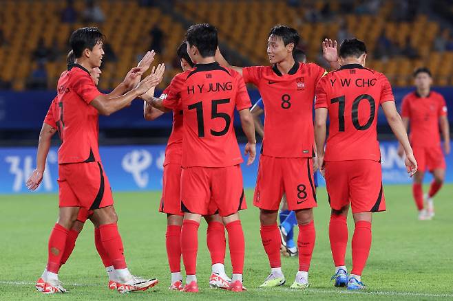 황선홍호가 아시안게임 남자 축구 첫 경기에서 쿠웨이트에 대승을 거뒀다. 사진=연합뉴스