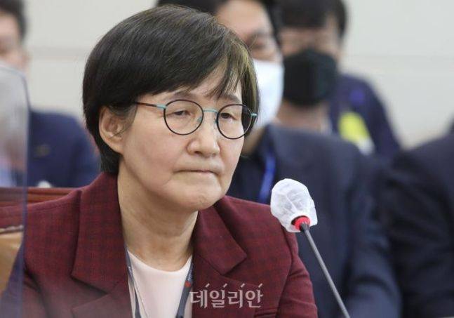 권태선 방송문화진흥회 이사장이 지난해 10월 13일 국회에서 열린 국회 과학기술정보방송통신위원회의 방송문화진흥회·한국방송광고진흥공사 등에 대한 국정감사에서 답변하고 있다.ⓒ데일리안 박항구 기자