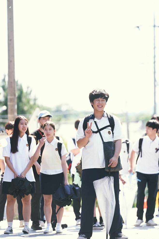 희수와 미현을 지키기 위해 능력을 발휘한 봉석 역의 이정하. 사진제공=디즈니+