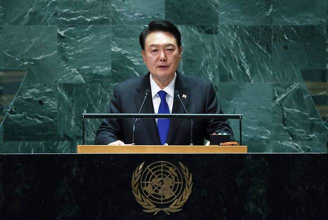 [뉴욕=뉴시스] 전신 기자 = 윤석열 대통령이 20일(현지시간) 뉴욕 유엔 총회장에서 기조연설을 하고 있다. (공동취재) 2023.09.21.
