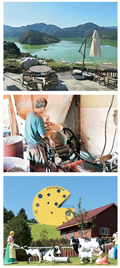 위 사진은 옥정호를 내려다보는 근사한 자리에 들어선 카페 애뜨락의 야외 공간. 가운데는 임실읍의 백양국수공장에서 오래된 목조 반죽기로 국수를 만드는 모습. 아래 사진은 임실치즈테마파크.