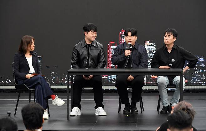 크리에이터 피식대학 팀이 ‘K-Creator 생태계를 만들어가는 숨은 주역들’을 주제로 대담을 진행하고 있다. (사진=구글코리아)