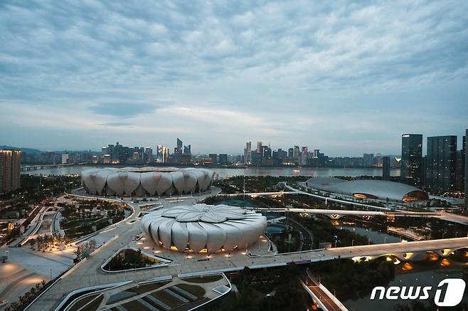 뒤에 보이는 것이 메인 스타디움이고, 앞에 보이는 것은 테니스 센터다. ⓒ AFP=뉴스1 ⓒ News1 박형기 기자