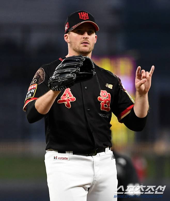 2023 KBO리그 KIA 타이거즈와 KT 위즈의 경기가 22일 광주기아챔피언스필드에서 열렸다. KT 벤자민이 숨을 고르고 있다. 광주=박재만 기자pjm@sportschosun.com/2023.09.22/