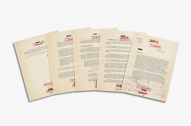 한국군의 베트남 추가 파병에 대한 미국의 보상을 약속한 ‘브라운각서’ 원본. 서울 대한민국역사박물관에서 22일부터 열리는 한미동맹 70주년 특별전 ‘동행’에서 3주간 공개된다. 대한민국역사박물관 제공