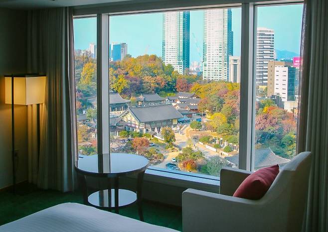 봉은사 단풍을 객실에서 감상할 수 있는 인터컨티넨탈 서울 코엑스