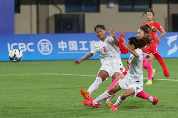 <yonhap photo-4994=""> 세번째 골은 전은하가 (원저우[중국]=연합뉴스) 신현우 기자 = 22일 오후 중국 저장성 원저우 스포츠센터 스타디움에서 열린 항저우 아시안게임 여자 축구 조별리그 E조 1차전 한국과 미얀마의 경기. 한국 전은하가 골을 넣고 있다. 2023.9.22 nowwego@yna.co.kr/2023-09-22 22:03:46/ <저작권자 ⓒ 1980-2023 ㈜연합뉴스. 무단 전재 재배포 금지.></yonhap>